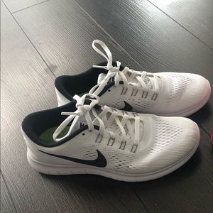 Women’s Nike Shoes size 7